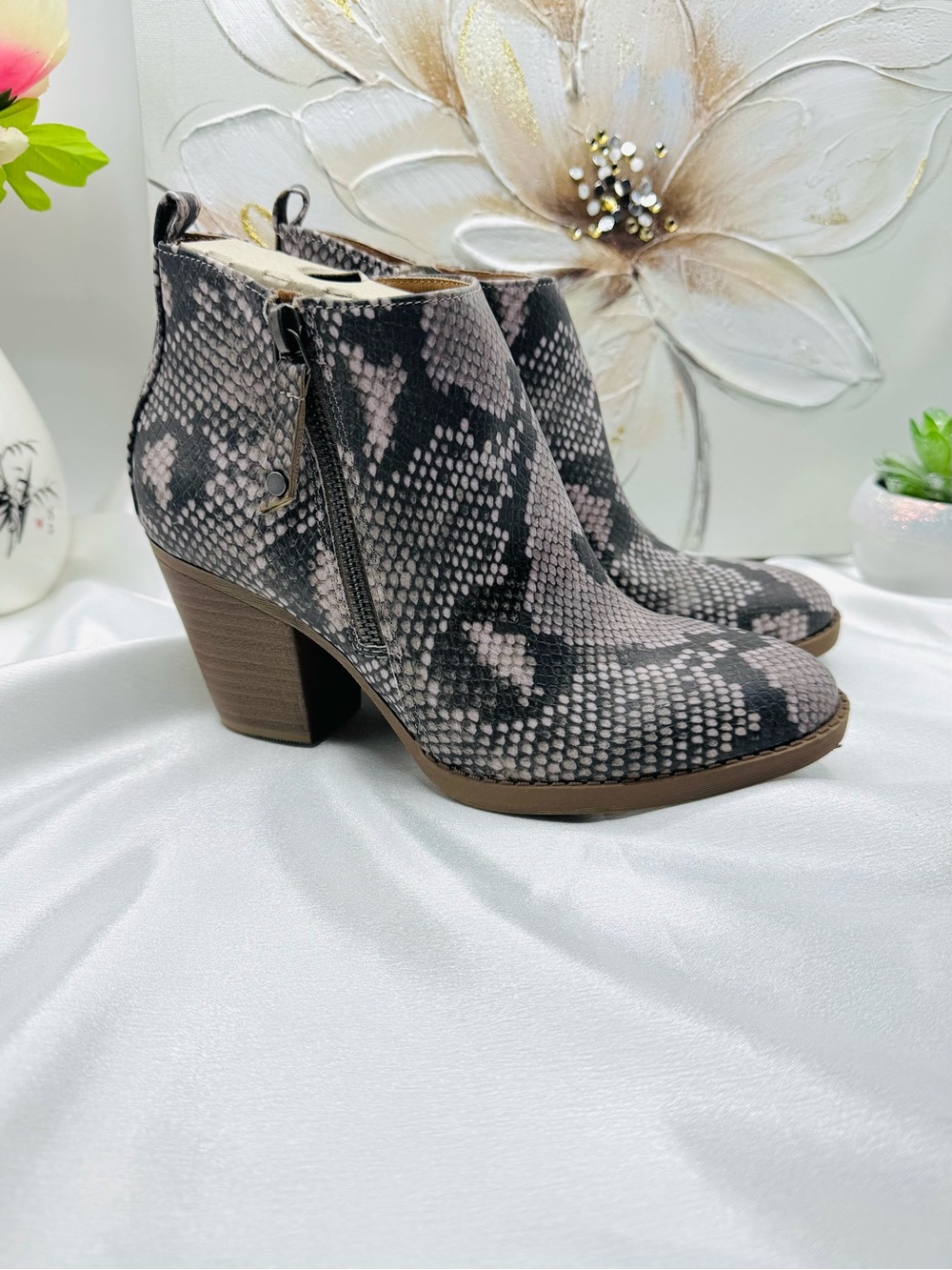 Women's Jameson Faux Leather Booties sz 6.5